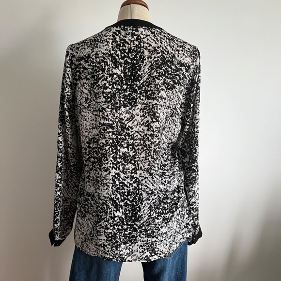 Kenneth Cole Select - Black & White V-Neck Blouse - Picture 5 of 9
